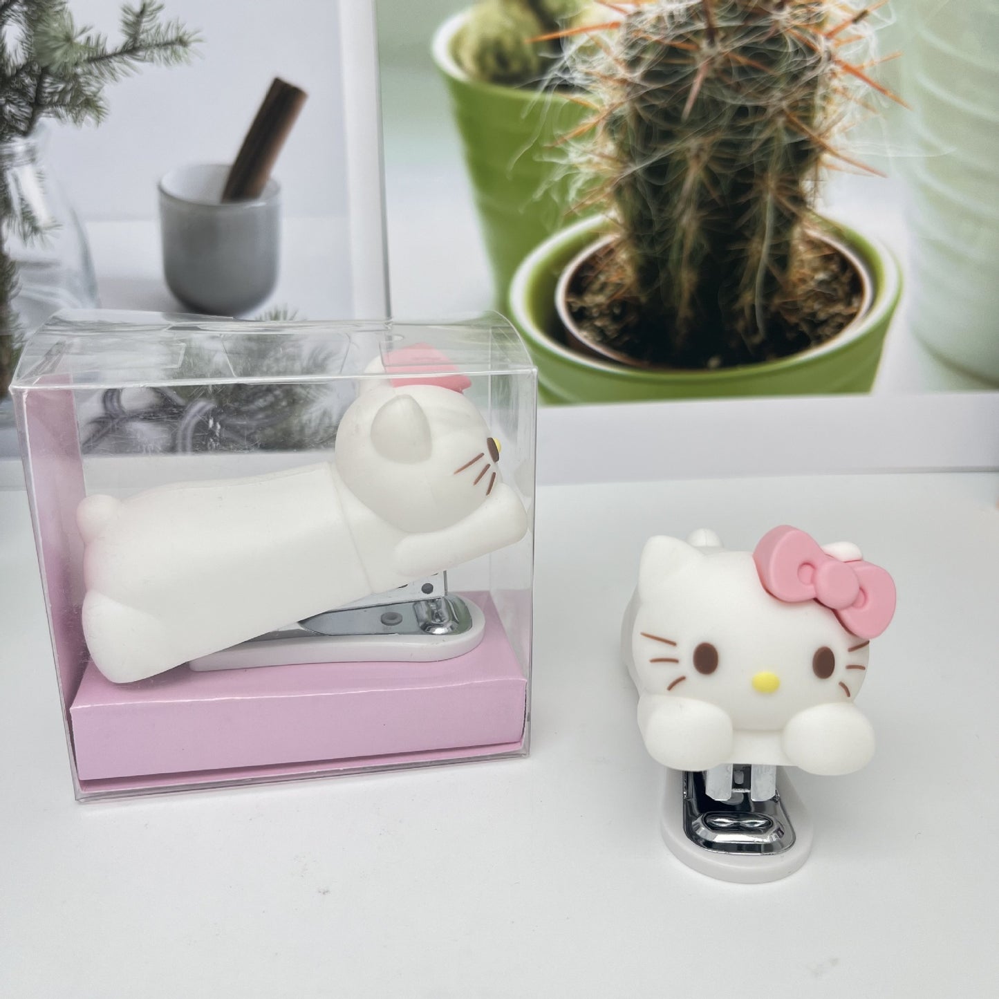 Mini Effortless Kitty Princess Desktop Staplers with 1000 Standard No.10 staples set Cute Stapler Gift for Student and Office School stationary Use