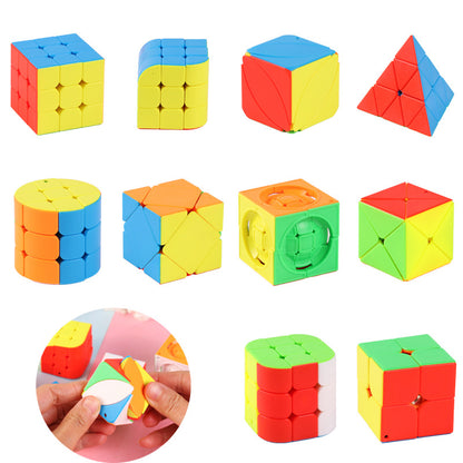 Mini cube Demon Keychain, Cartoon Hunters Figure Key Pendants Silicone for Bag backpack Keyring Decoration Pendants Adults Party Favors Birthday Party Supplies (Triangular)